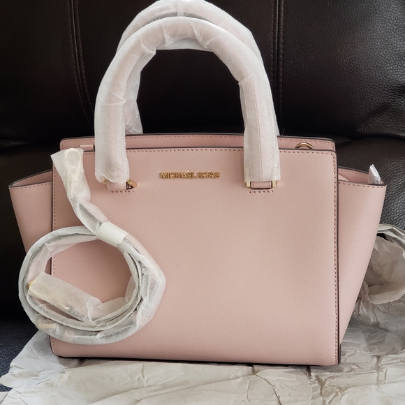 Michael Kors Women Selma Leather Medium Satchel - Picture 4 of 8